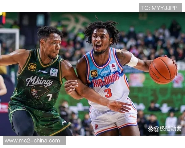 中国男篮新疆队与江苏队激战正酣谁能在这场对决中笑到最后