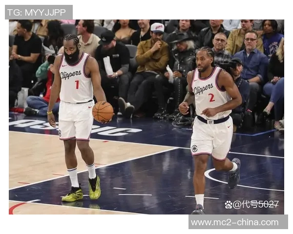 快船明星队与湖人激战正酣谁能在这场对决中笑到最后